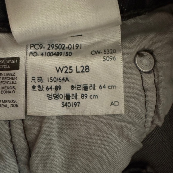 Levi’s 501 S Women’s Jeans W25 L28 Dark Wash Distressed Hem - Picture 8 of 10